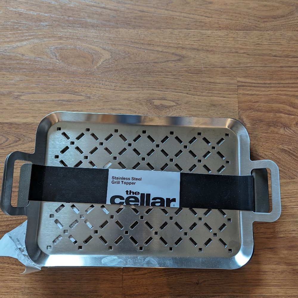 Grill topper